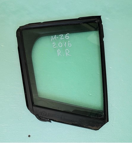 Задня кватирка права GHK172661D MAZDA