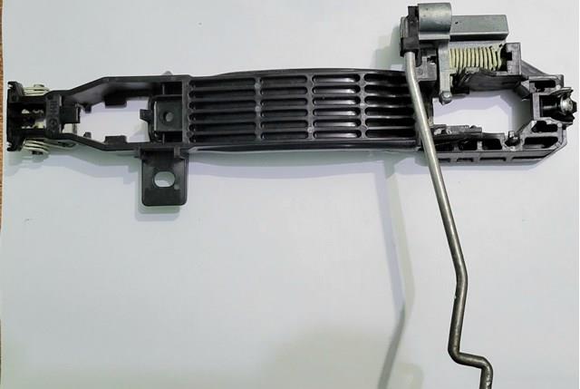 Тримач зовнішньої ручки дверей, передньої правої GHP95842XD MAZDA