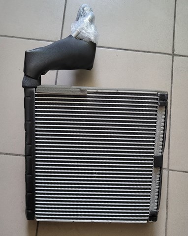 Охолоджувач повітря GHP961J10A MAZDA