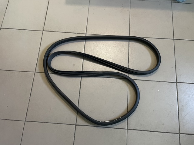 Ущільнювач дверей передніх, на (кузові) GHP968911 MAZDA