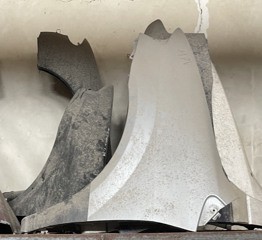 Переднє ліве крило LC6252211C MAZDA