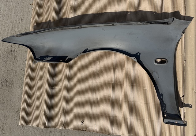 Переднє праве крило MR273256 MITSUBISHI
