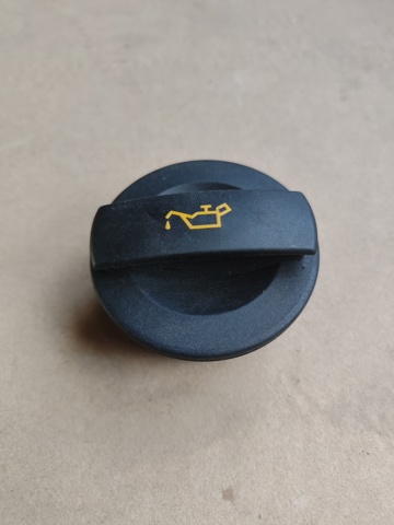 Кришка маслозаливной горловини 06C103485N VAG