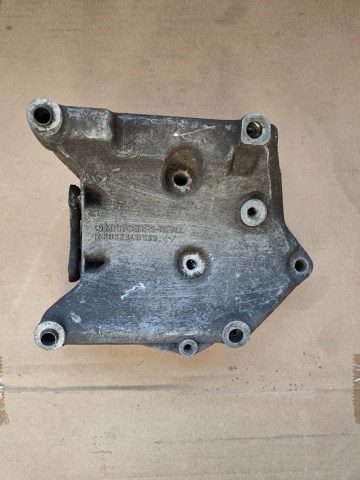 Кронштейн компресора кондиціонера 6052340239 MERCEDES