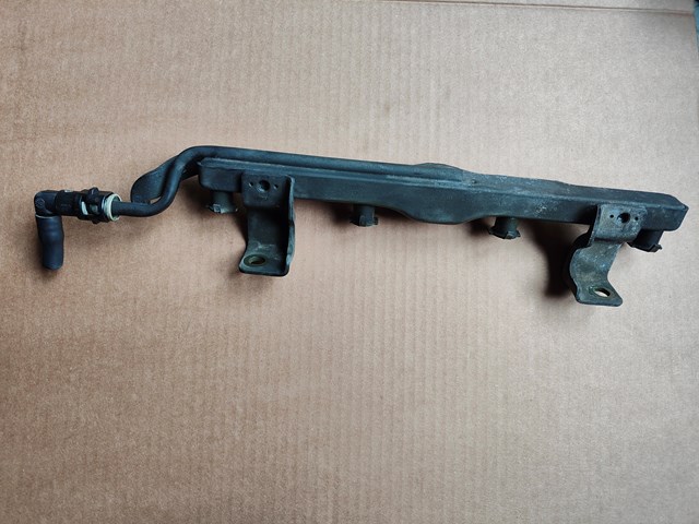 Рампа форсунок системи упорскування палива Z60113150A MAZDA