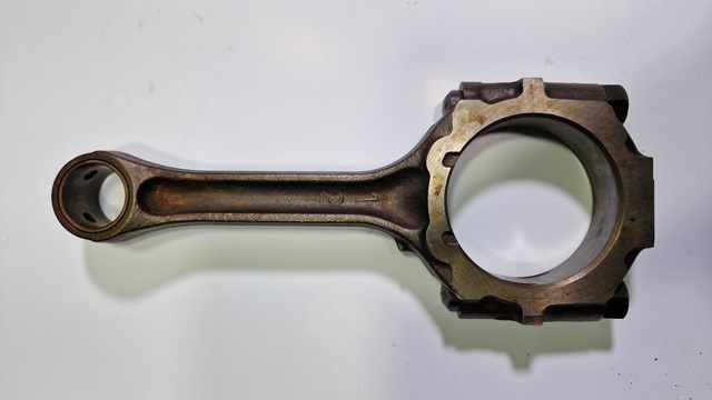 Шатун поршня ДВЗ 12100AR001 NISSAN
