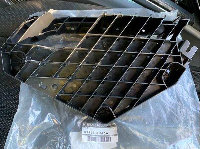 Кронштейн кріплення бампера переднього правий 622285NA0A NISSAN