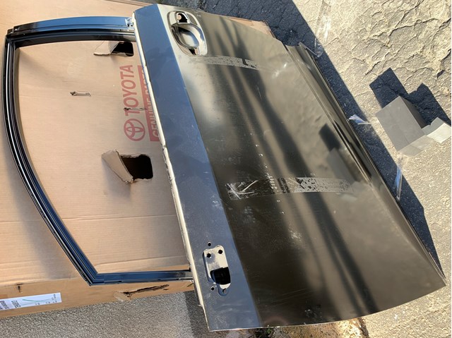 Водійські двері 670020T020 TOYOTA