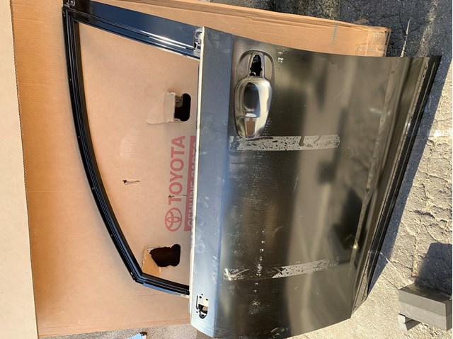 Дверь передня ліва 670020T022 TOYOTA