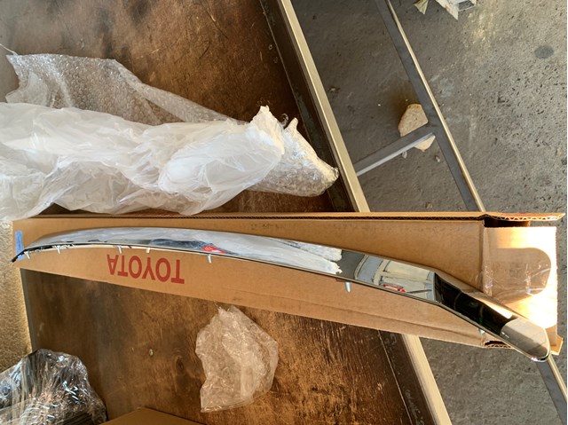 Молдинг капота 75770AC010 TOYOTA