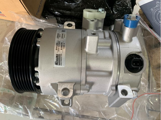 Компресор кондиціонера 8831033250 TOYOTA