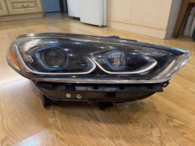 Фара комбінована, передня 92102E6700 HYUNDAI