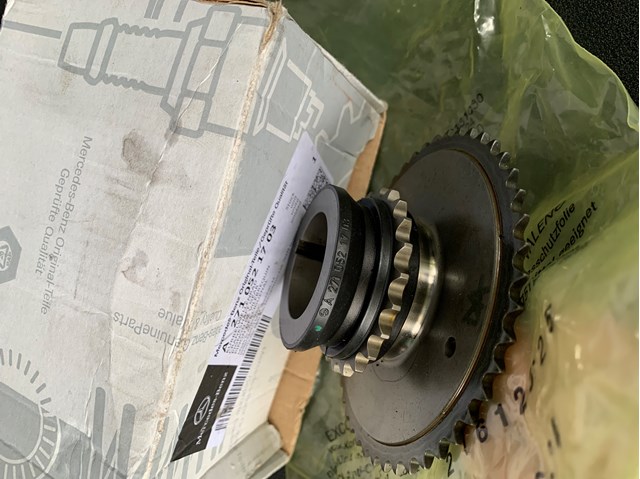 Зірочка приводу коленвала двигуна A2710521703 MERCEDES