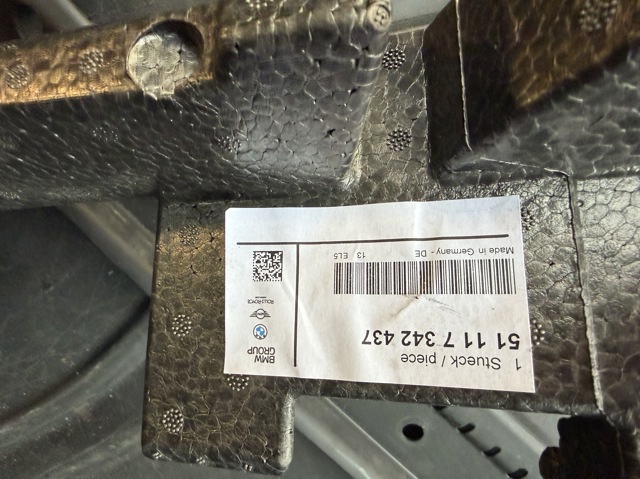 Наповнювач бампера переднього 51117342437 BMW