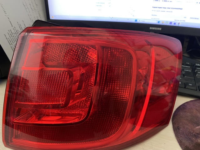 Задній правий зовнішній ліхтар 5C6945096D VAG