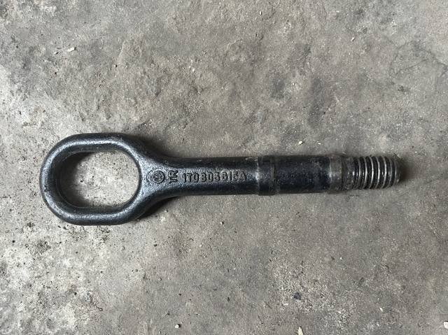 Крюк буксирувальний 1T0805615A VAG