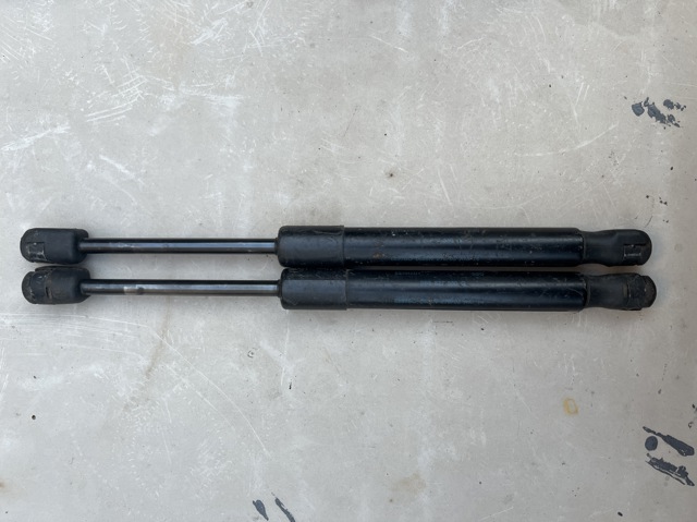 Амортизатор багажника правий 3B5827550G VAG