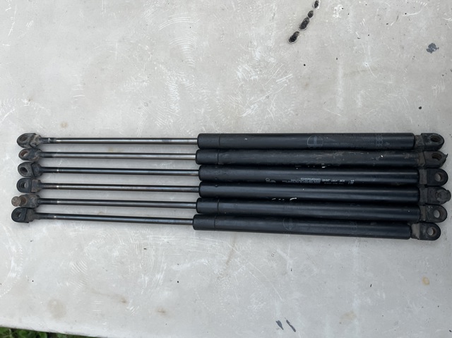 Амортизатор капота газовий 443823359B VAG