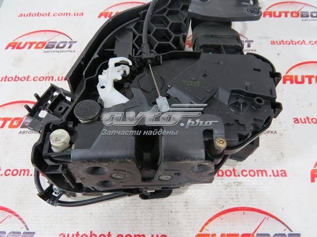Замок водійських дверей 30753655 VOLVO