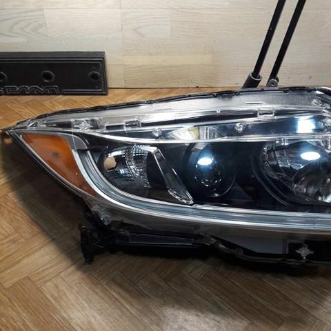 Фара передня права 33100T7AA31 HONDA