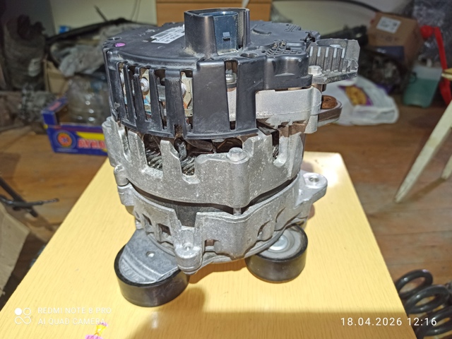 Генератор автомобільний 04L903018A VAG