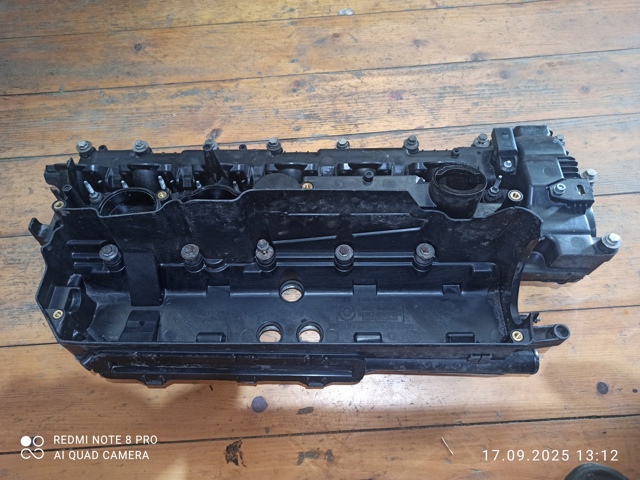 Кришка клапанна 11127799221 BMW