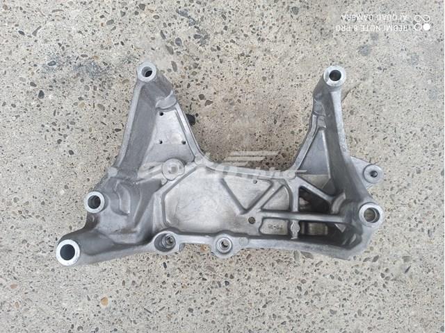 Кронштейн подушки (опори) двигуна, правої 112314BA0B NISSAN