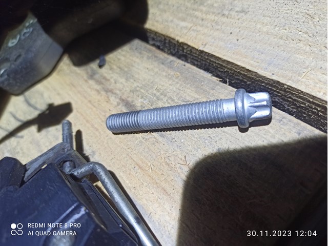Болт колінвалу 11238585220 BMW