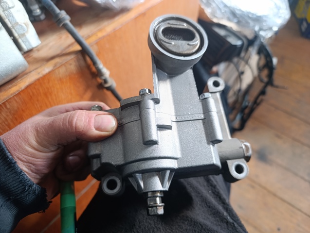 Насос маслозакачуючий 1211A039 MITSUBISHI