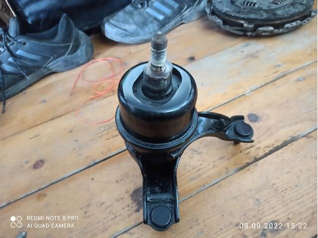Права опора двигуна 1236231040 TOYOTA