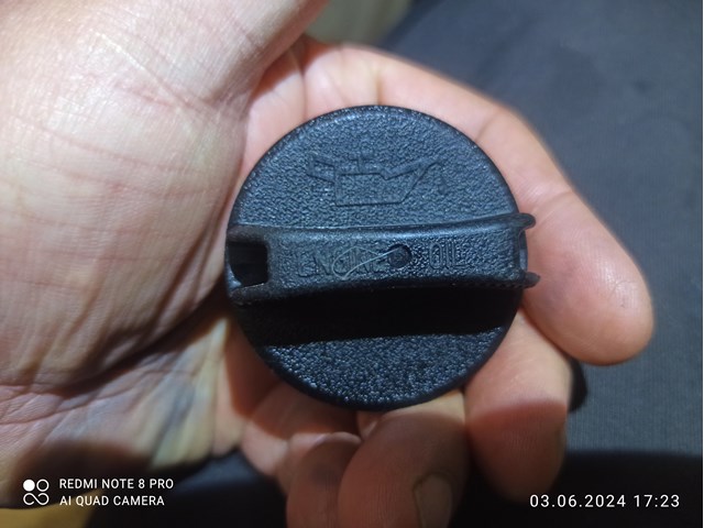 Кришка маслозаливной горловини 1250A010 MITSUBISHI