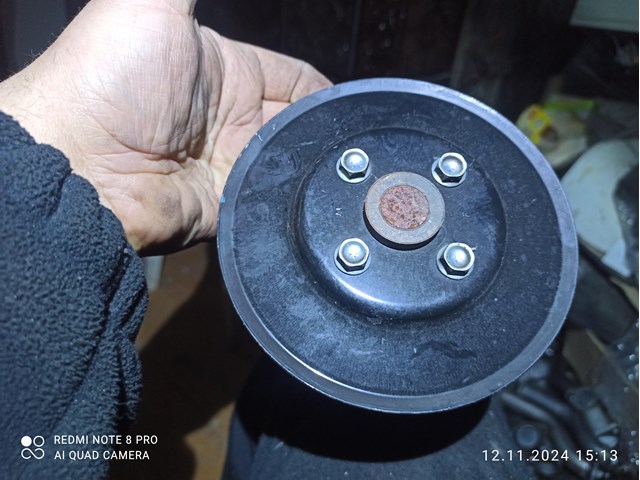 Шків водяної помпи 1330A030 MITSUBISHI