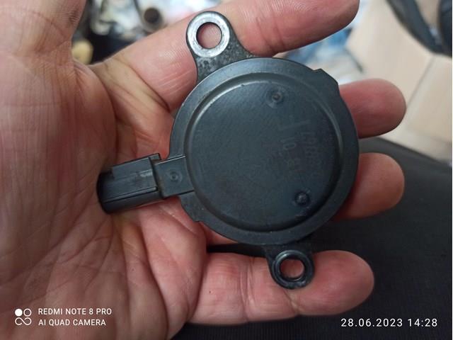 Клапан електромагнітний положення (фаз) розподільного валу, правий 1537025020 TOYOTA