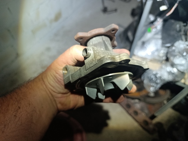 Насос охолоджуючої рідини 1740077813 SUZUKI