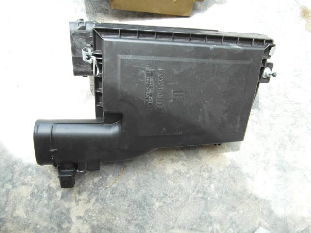 Корпус повітряного фільтра, лівий 1780038011 TOYOTA