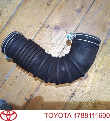 Патрубок повітряний, вихід повітряного фільтра 1788111600 TOYOTA