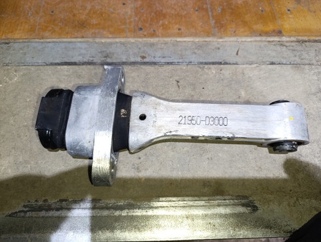 Кронштейн подушки (опори) двигуна, передньої 21950D3000 HYUNDAI