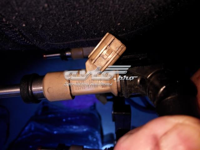 Форсунка паливна 2320939215 TOYOTA