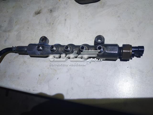 Паливна рампа 238100R010 TOYOTA
