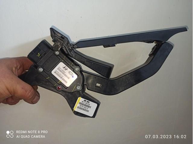 Підаль газу 327003Q110 HYUNDAI