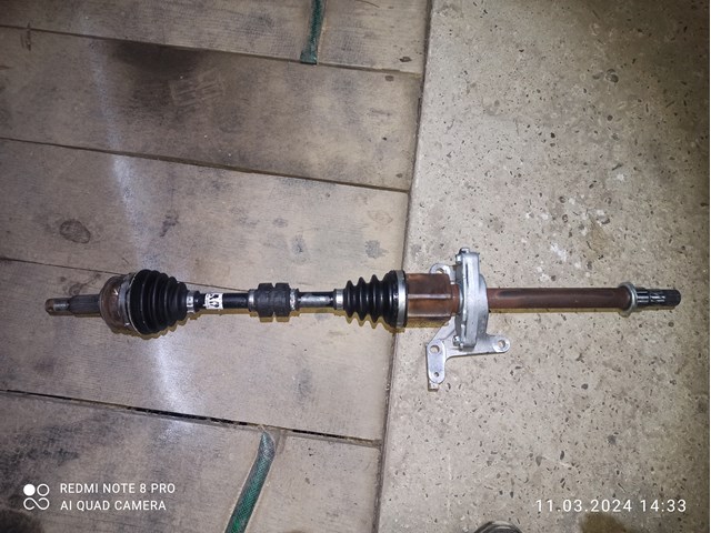 Піввісь передня, права 391004ED2A NISSAN