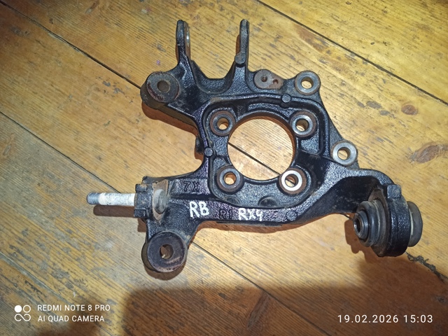 Цапфа поворотна права 4230448070 TOYOTA