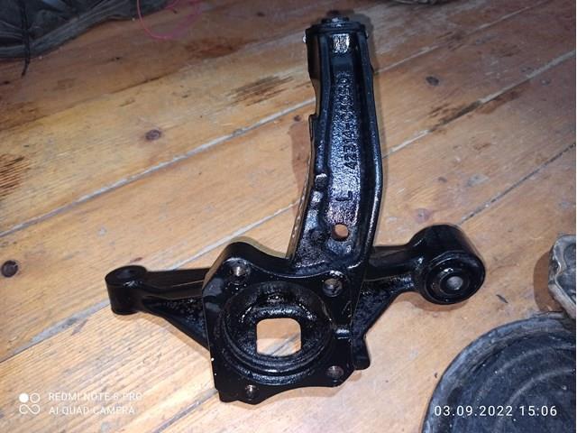 Цапфа поворотна ліва 4230506090 TOYOTA