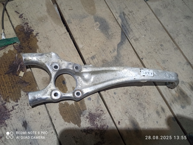 Цапфа передня ліва 4320250010 TOYOTA