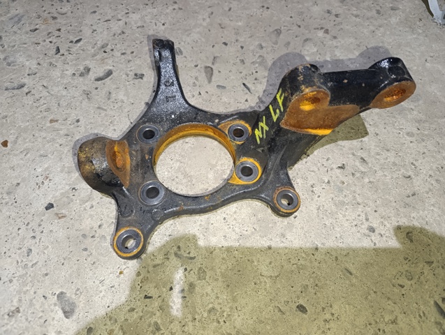 Цапфа поворотного кулака 4321278010 TOYOTA