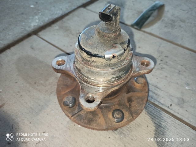 Маточина колеса передня 4355050011 TOYOTA