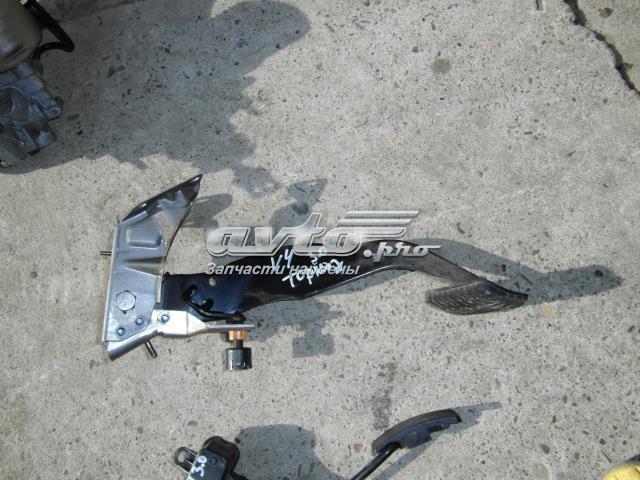 Педаль гальма 4620A112 MITSUBISHI