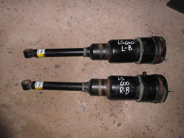 Пневмоподушка задня 4809050200 TOYOTA