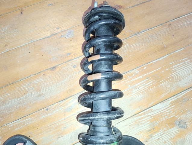 Пружина передня, права 4813160K30 TOYOTA
