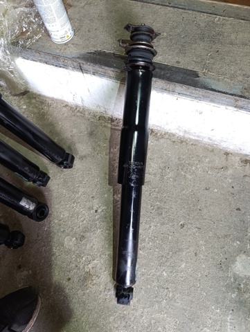 Амортизатор задній 4853069415 TOYOTA